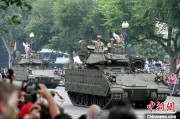 壬水命女美国纪念陆军成立250周年阅兵仪式在华盛顿举行